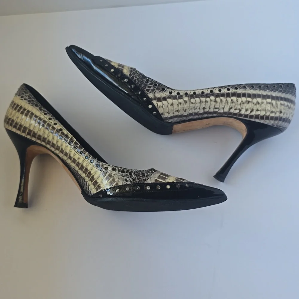 Manolo Blahnik Black Snakeskin Patent Leather Heels Pumps - Picture 7 of 16